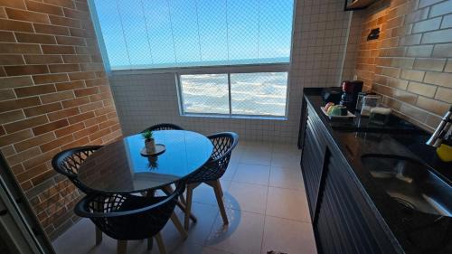 Vila Anhanguera Apartamento | Ap frente mar com ar-condicionado e varanda gourmet