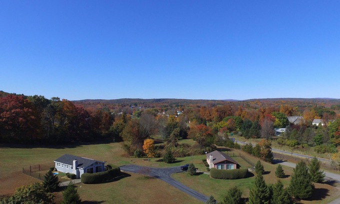 Saylorsburg Chalet De Esquí | APACHE - Dog Friendly FENCED YARD Chalet