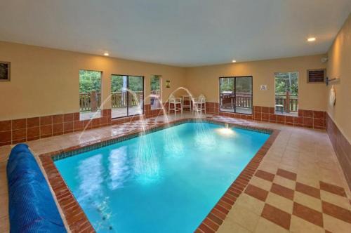 Cosby Casa | Apalachee Pool lodge
