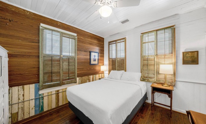 Historic Downtown Apalachicola Apartamento | Apalachicola River View, Cozy Queen Room