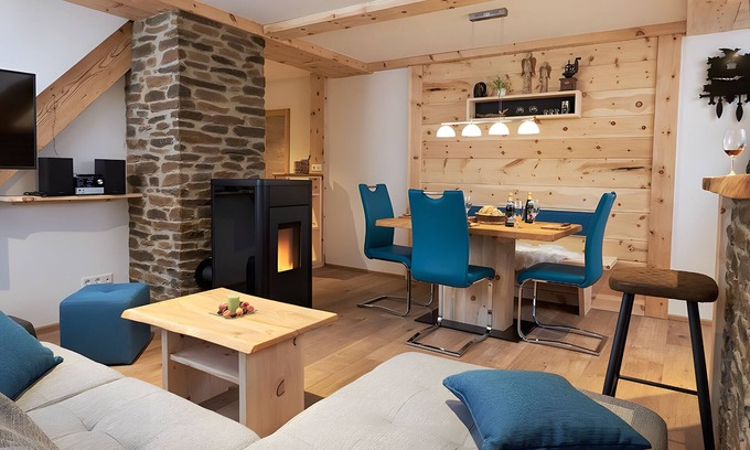 Schollach Apartamento | Apartamento 'Bergblick Mit 80qm' con vistas a la montaña, terraza privada y Wi-Fi