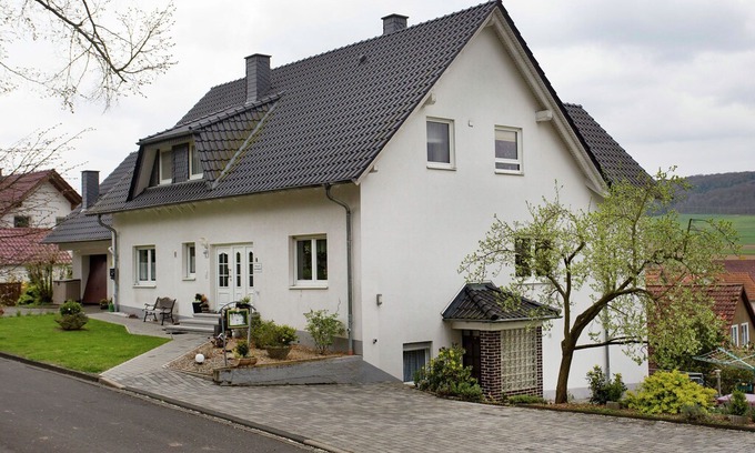 Waßmuthshausen Apartamento | Apartment with private terrace in the mountainous region of northern Hesse