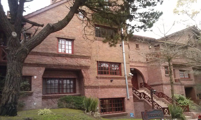 Pinamar Complejo | Apart hotel with heated pool and covered garage