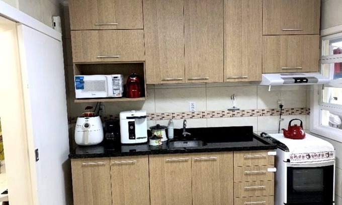 Azenha Apartamento | Apartamento 2 quartos c/ garagem, vista linda, ideal p/ família, até 6 pessoas.