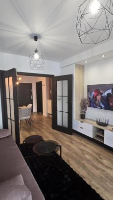 Bialoleka Apartamento | Apartament Burgund 2 pokojowy z ogródkiem lub pokoje ze wspólną kuchnią i łazienką