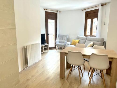 Esterri D'Aneu Apartamento | Apartament cèntric amb terrassa i balcó by RURAL D'ÀNEU