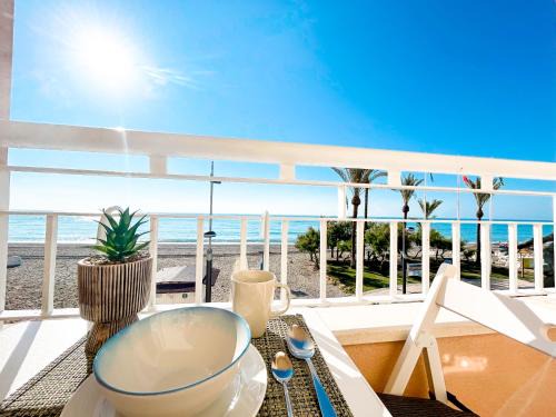 San Luis de Sabinillas Apartamento | Apartamento en 1ª línea de la playa de Sabinillas con vistas al mar