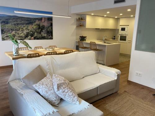 Santa Coloma de Farners Apartamento | Apartamento céntrico, climatizado y totalmente equipado de 3 habitaciones para 6-7 personas