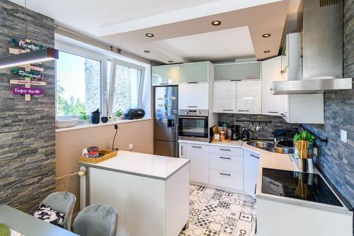 Walbrzych Apartamento | Apartament Górnik w Wałbrzychu 40m, kuchnia, klima, Wifi, parking