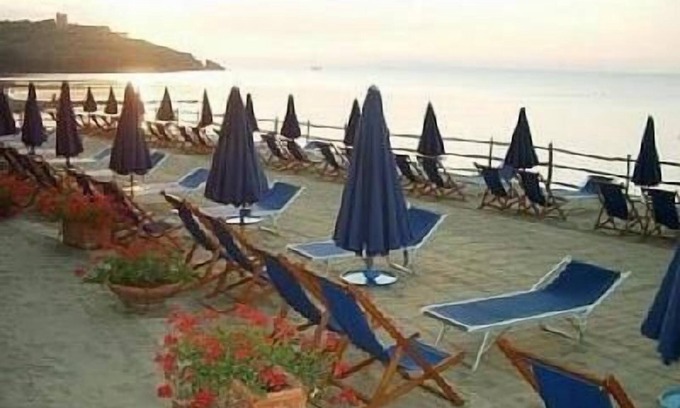Punta Ala Apartamento | Apartament in apartament house near the sea surrounding by secular pinegroves