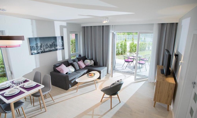 Pogorzelica Apartamento | Apartament wrzos z ogródkiem