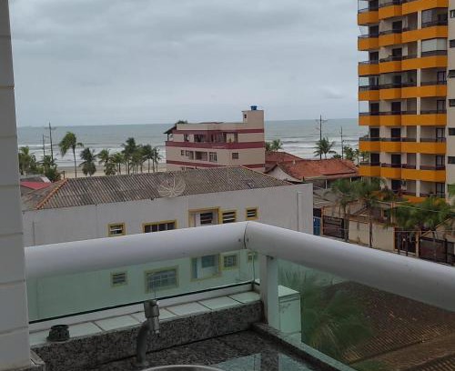 Ocian Apartamento | Apartamento 02 Dormitórios na PRAIA GRANDE OCIAN, fica a 100 metros da praia , tem churrasqueira ,sendo 01 suíte