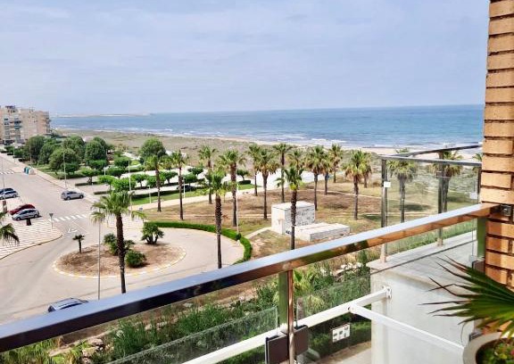 Guardamar de la Safor Apartamento | Apartamento a 100 metros de la playa con grande terraza y vistas al mar
