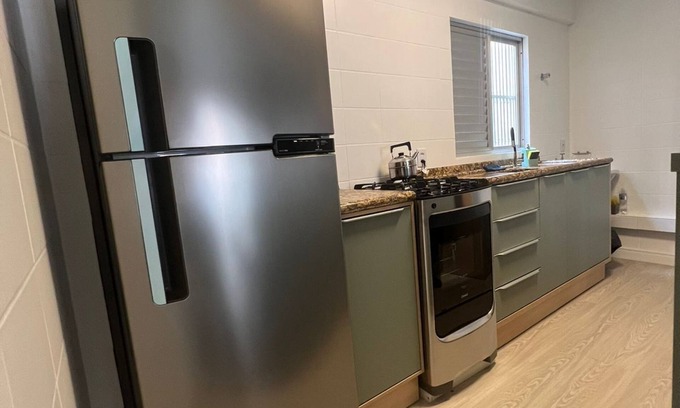 Castelo Branco Apartamento | Apartamento Quadra Mar no Coração da Meia Praia SC