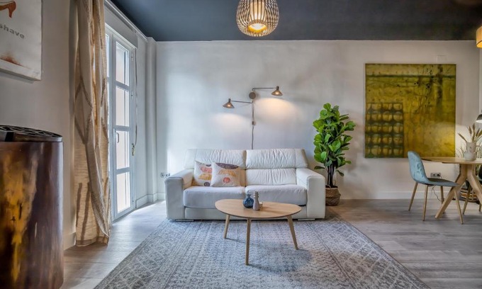 Santiago Apartamento | Apartamento cerca de la MEZQUITA DE CORDOBA & FREE PRIVATE PARKING