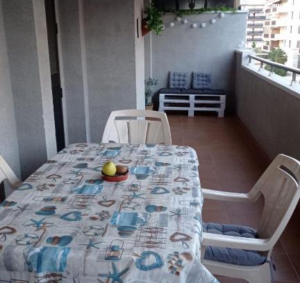 La Pineda Apartamento | Apartamento con amplia terraza, ideal familias