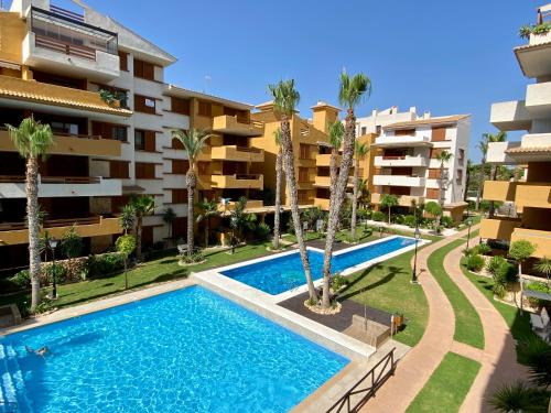 Punta Prima Apartamento | Apartamento con piscina y playa cercana en Torrevieja, area de Punta Prima AQ-125