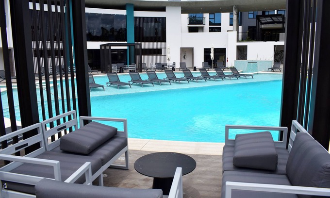 San José Apartamento | Apartamento con piscina y cómodo espacio de trabajo