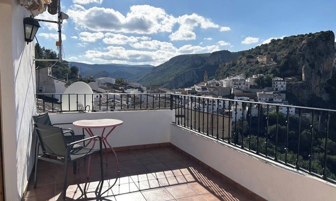 Chulilla Apartamento | Apartamento con terraza en Chulilla. La Muela 3