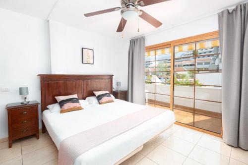 San Eugenio Apartamento | Apartamento de 2 Dormitorios con Piscina en El Oasis, Playa de las Américas
