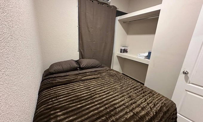 Tegucigalpa Apartamento | Apartamento de 2 habitaciones, AC, baño, Netflix, Wi-Fi, lavandería y garaje.