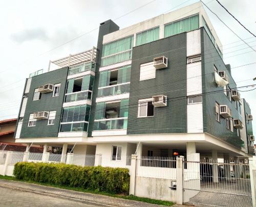 Cachoeira do Bom Jesus Apartamento | Apartamento de 2 quartos a 3 minutos a pé da praia de Cachoeira de Bom Jesu com águas calmas