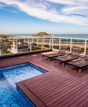 Centro Apartamento | Apartamento de Frente para o Mar com Vista Incrível da Praia da Vila, Piscina e Varanda com Churrasqueira
