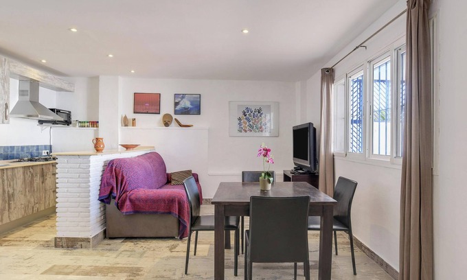 Tarifa Apartamento | "Apartamento en la playa con WIFI" Cerca de la playa con vistas al mar, Wi-Fi y terraza.