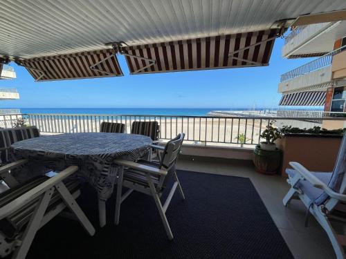 El Roc de Sant Gaieta Apartamento | Apartamento en primera línea de mar