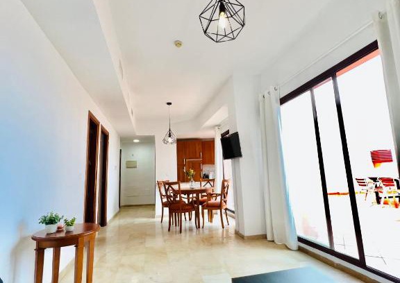 Puerto de la Duquesa Apartamento | Apartamento con piscina en plena playa