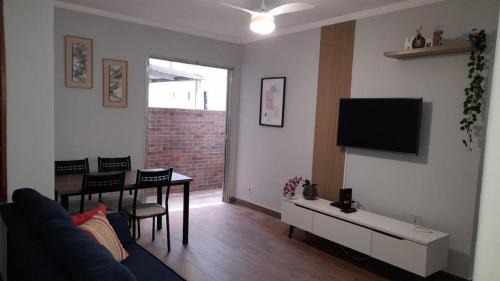 Embare Apartamento | Apartamento Frente Praia Embaré - Varanda Aconchegante - Pet Friendly