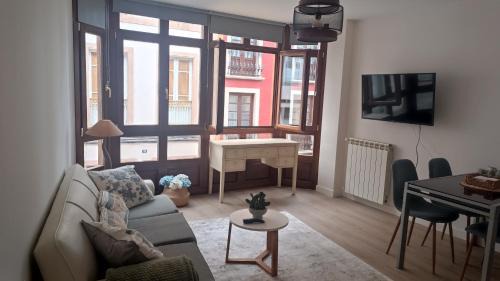Figueras (Castropol) Apartamento | Apartamento Galería Cine Colón