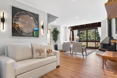Bairro Lago Negro Apartamento | Apartamento Grunerberg 3 Suítes by Achei Gramado