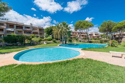 Cala Marcal Apartamento | APARTAMENTO "JARDI DEL REI COLAU" con piscinas y vistas al mar, 100m de la playa Cala Marsal