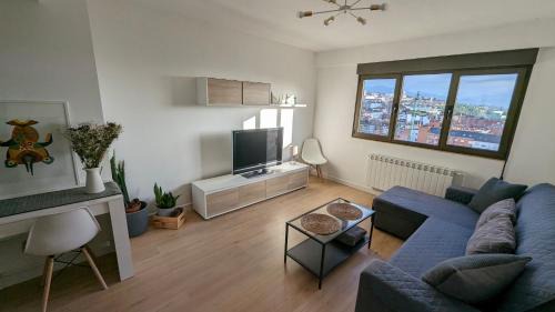 Las Campas y San Claudio Apartamento | Apartamento LOS VEGA- parking privado