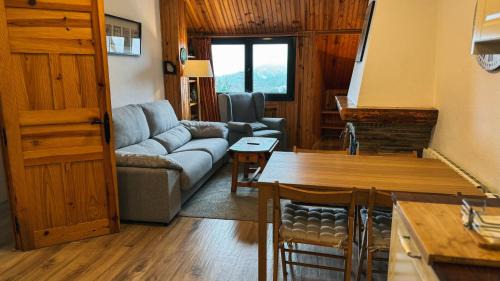 Alcalá de la Selva Apartamento | Apartamento montaña con piscina y zona deportiva.