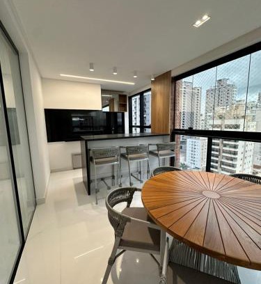 Andorinha Apartamento | Apartamento no coração de Meia Praia, com 4 Suítes e 3 vagas de garagem