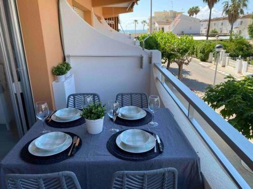 Peñíscola Apartamento | Apartamento pegado al mar .