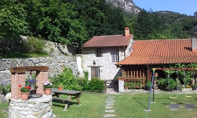 Peñamellera Alta Apartamento | 'Apartamento Rural La Tablá' con vistas a la montaña, terraza privada y Wi-Fi