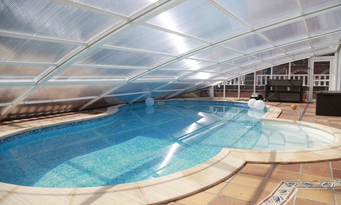 Miengo Apartamento | Apartamento totalmente nuevo con piscina cubierta y cerca de varias playas