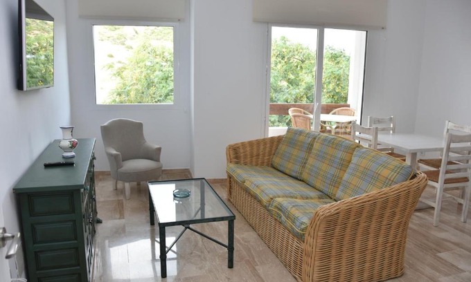 Zahara de los Atunes Apartamento | Apartamentos Doña Lola Zahara