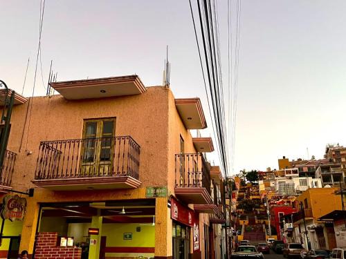 Calvillo Apartamento | Apartamentos en el centro con vistas a la iglesia y al andador