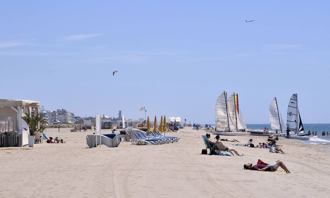 Castelldefels Hotel | Apartamentos Playa de Castelldefels