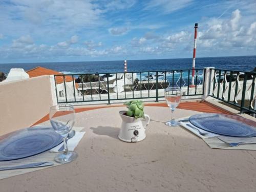 Santa Cruz das Flores Apartamento | "Apartamentos do Farol" com vista para o mar