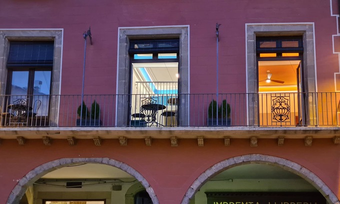 Vic Condominio | Apartaments Vicus 3, con vistas de la Plaza Mayor de Vic
