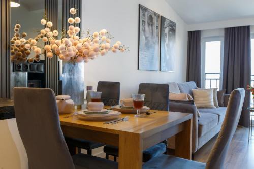 Kielce Apartamento | Apartamenty PREMIUM 56 obok Rynku Centrum, Parking - GARAŻ PODZIEMNY, wysoki standard, spokojna i cicha okolica, Parking - UNDERGROUND GARAGE, high standard, peaceful and quiet area