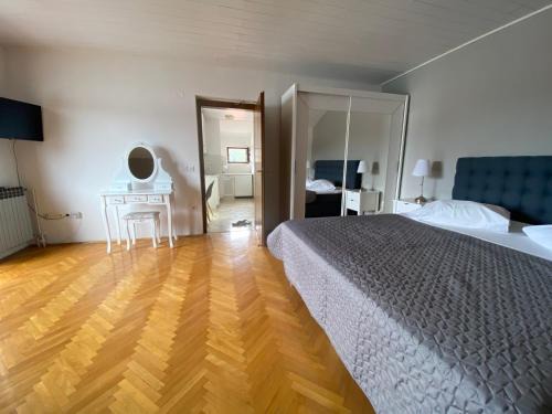 Rab Town Cama Y Desayuno | Apartements and rooms next to the Sea - Belveder Rab Sea and Sunset wiew