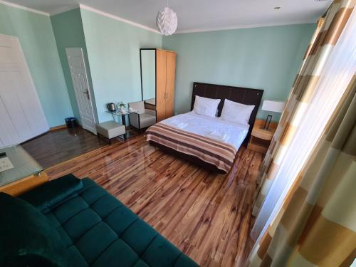 Katowice Apartamento | ApartHotel Katowice - Deluxe Rooms with King Beds, City Center, Free Wifi!