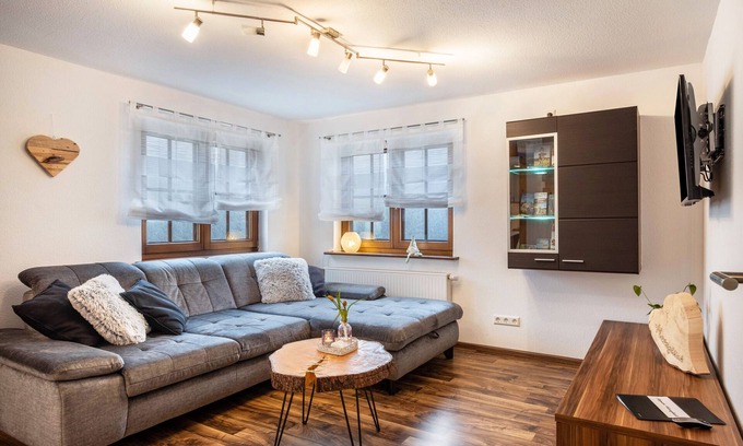 Bad Rippoldsau-Schapbach Apartamento | Apartamento 'Herzglück' con vistas a la montaña, terraza compartida y Wi-Fi