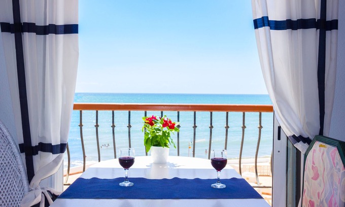 San Juan de los Terreros Apartamento | Apartamento con piscina primera línea playa. Vistas impresionantes, Internet, AA